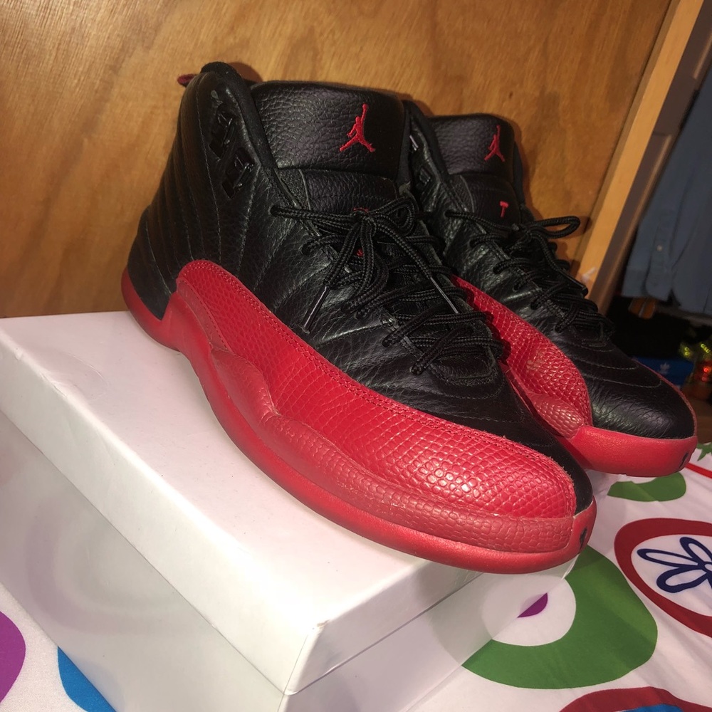 Jordan Playoff 12’s Size 9
